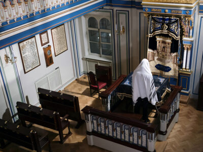 Rabbi in synagogue